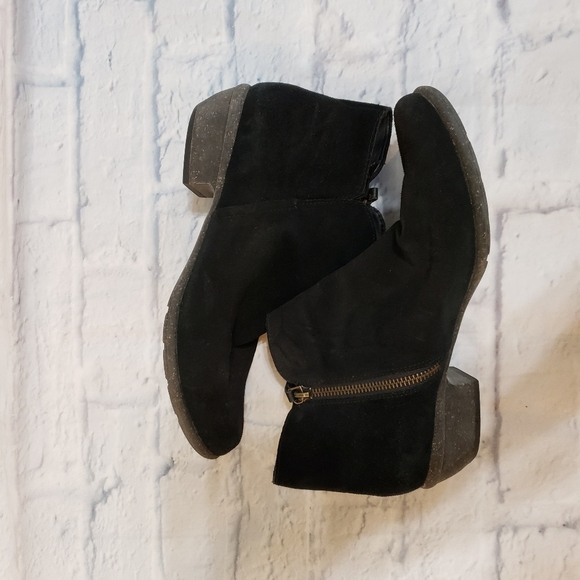 Women's Clarks booties size 10 - Picture 3 of 6